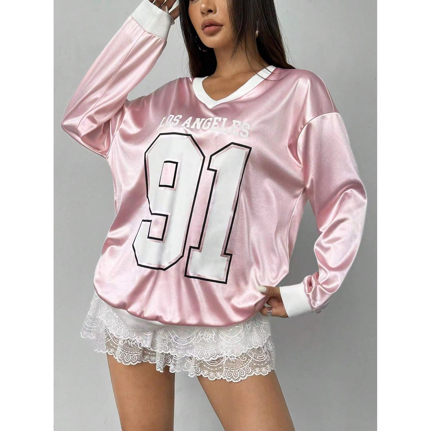 loose long-sleeved T-shirt