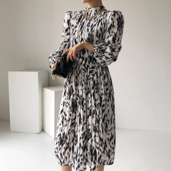 Oversized Pleated Midi Printed Dress