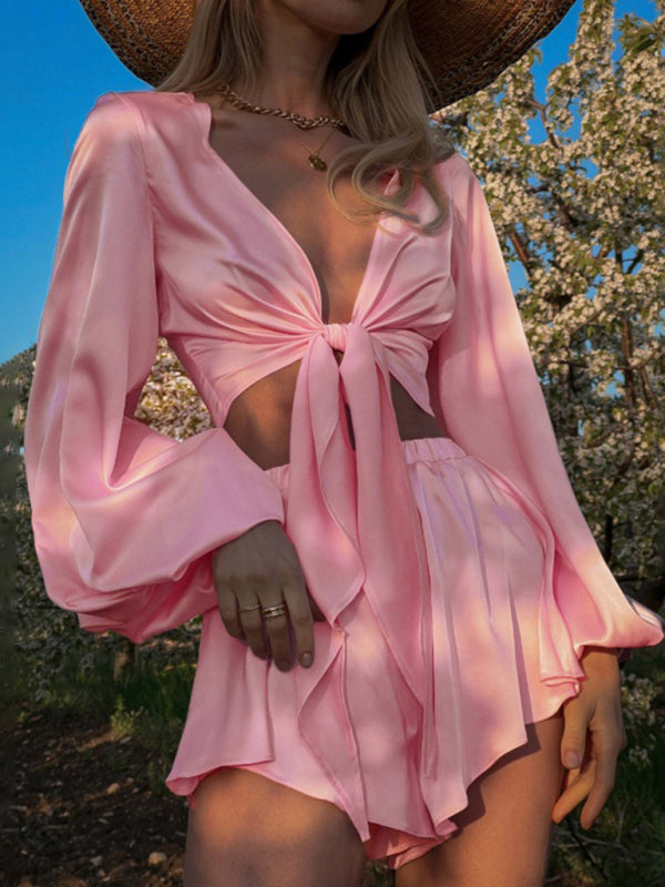 New lantern sleeve V-neck top vacation style sexy navel-baring strappy shorts set
