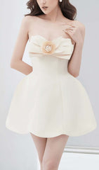 FLOWER STRAPLESS MINI DRESS IN WHITE