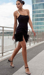 BANDAGE FEATHER PEARL MINI DRESS IN BLACK