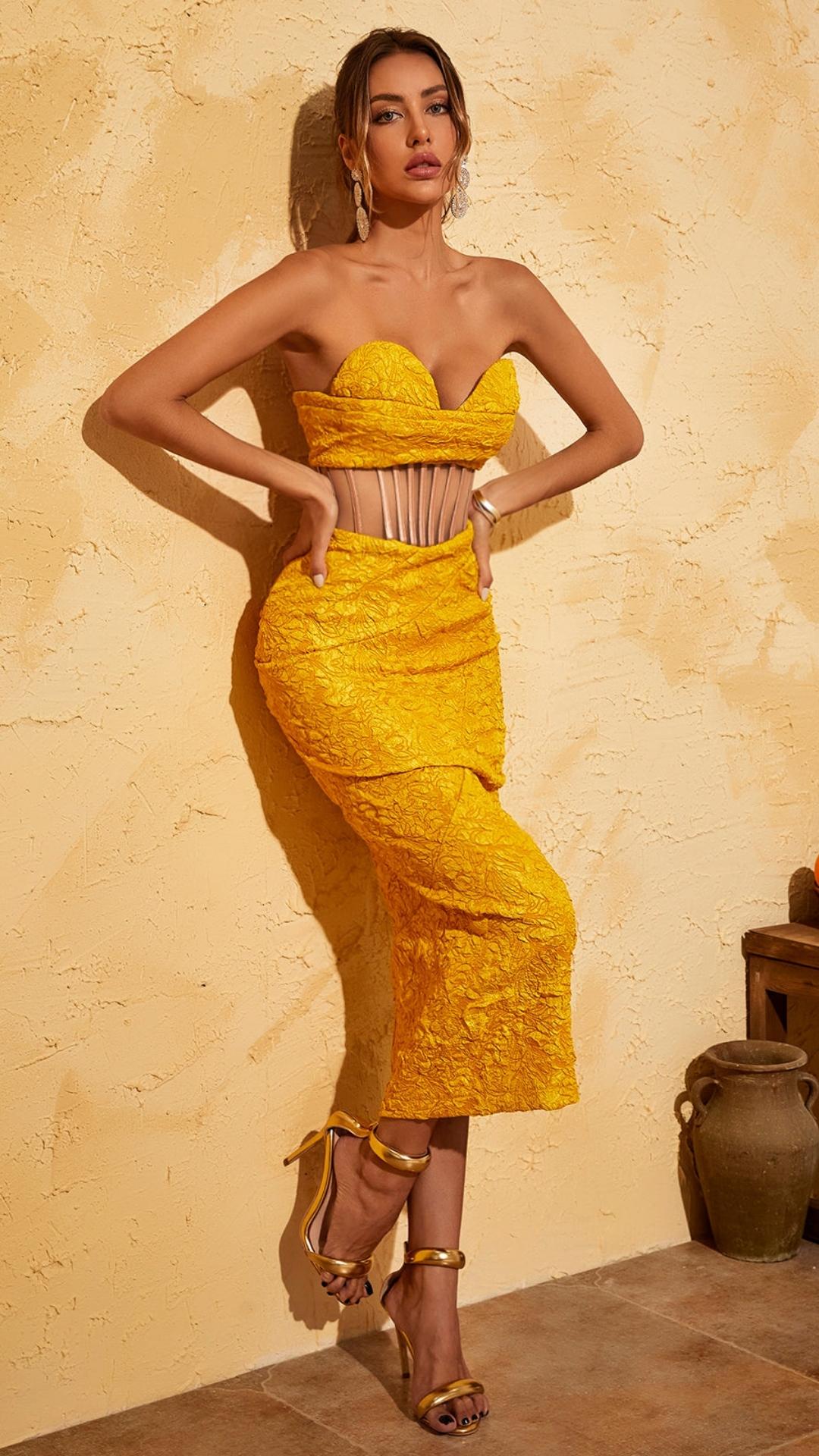 JACQUARD STRAPLESS MIDI DRESS IN YELLOW